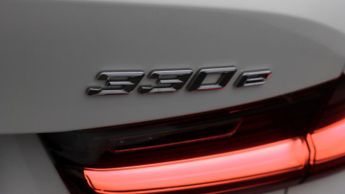 BMW 3 Series 330E SE PRO