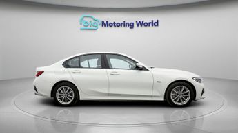 BMW 3 Series 330E SE PRO