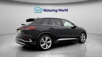 Audi Q4 e-tron S LINE