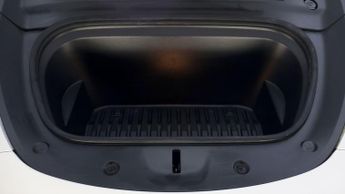 Tesla Model Y BASE