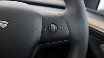 Tesla Model Y BASE