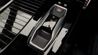 Audi Q6 e-tron S LINE QUATTRO