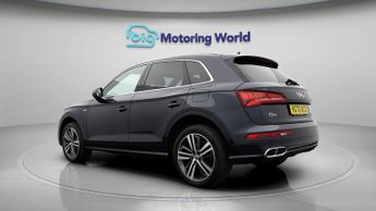 Audi Q5 TFSI E QUATTRO COMPETITION