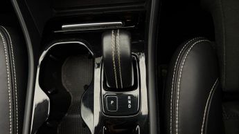 Volvo XC40 RECHARGE T5 R-DESIGN PRO