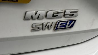 MG MG5 EXCLUSIVE