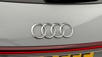 Audi Q4 e-tron S LINE