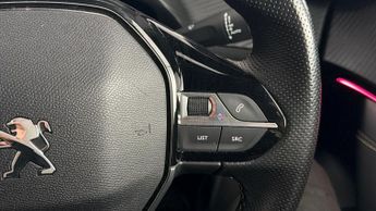Peugeot E-2008 GT