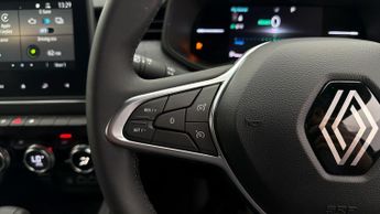 Renault Clio TECHNO E-TECH