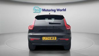 Volvo XC40 B4 PLUS BLACK EDITION