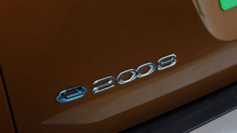 Peugeot E-2008 ALLURE PREMIUM