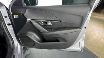 Peugeot E-208 GT
