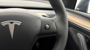Tesla Model Y BASE