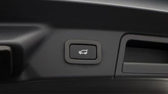 Land Rover Range Rover Velar SE