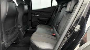 Peugeot E-2008 GT