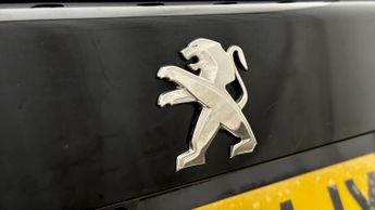 Peugeot E-2008 GT