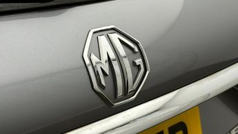 MG MG5 EXCLUSIVE