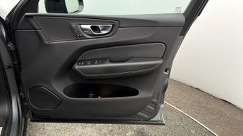 Volvo XC60 T5 R-DESIGN AWD