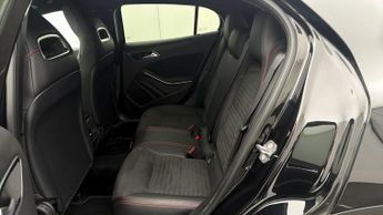 Mercedes-Benz GLA GLA 180 AMG LINE EDITION