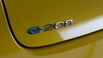 Peugeot E-208 GT