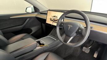Tesla Model Y LONG RANGE AWD