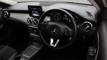 Mercedes-Benz GLA GLA 180 URBAN EDITION