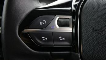 Peugeot E-2008 ALLURE PREMIUM PLUS