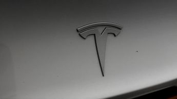 Tesla Model 3 LONG RANGE