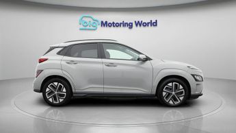 Hyundai KONA PREMIUM