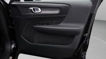 Volvo XC40 B4 R-DESIGN PRO