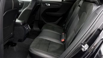 Volvo XC40 B4 R-DESIGN PRO