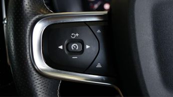 Volvo XC40 B4 R-DESIGN PRO