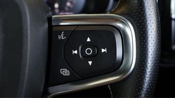 Volvo XC40 B4 R-DESIGN PRO
