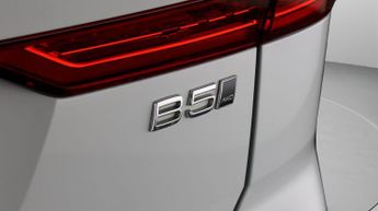 Volvo XC60 B5 MOMENTUM AWD