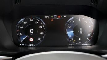 Volvo XC60 B5 MOMENTUM AWD