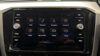 Volkswagen Passat SE NAV TDI