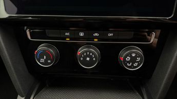 Volkswagen Passat SE NAV TDI