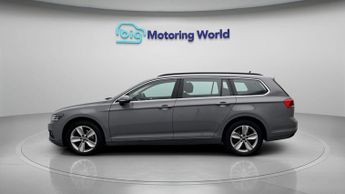 Volkswagen Passat SE NAV TDI