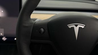 Tesla Model Y BASE