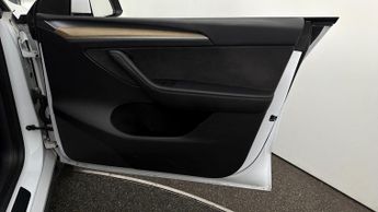 Tesla Model Y BASE