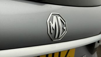 MG MG5 EXCLUSIVE