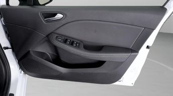 Renault Clio E-TECH ENGINEERED