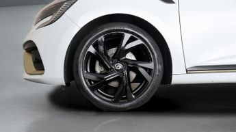 Renault Clio E-TECH ENGINEERED