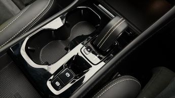 Volvo XC40 RECHARGE T4 R-DESIGN