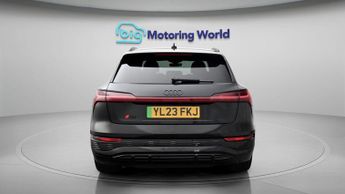 Audi Q8 e-tron QUATTRO BLACK EDITION