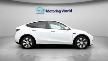 Tesla Model Y LONG RANGE AWD