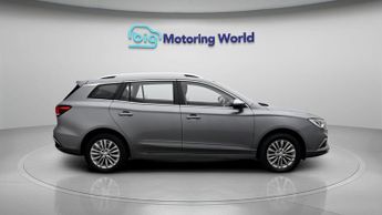 MG MG5 EXCLUSIVE