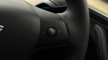 Tesla Model Y BASE