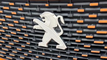 Peugeot E-2008 GT PREMIUM