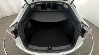 Tesla Model Y BASE