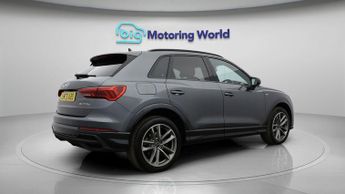 Audi Q3 TFSI E S LINE BLACK EDITION